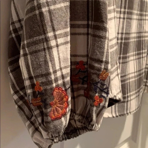 Knox Rose Gray Plaid Button Down Shirt - Picture 5 of 8